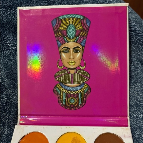 The Zulu by Juvia’s eyeshadow palette - Picture 4 of 5